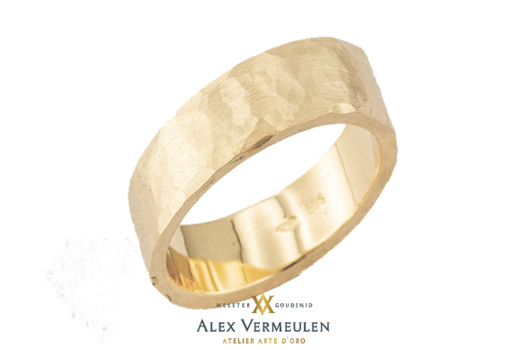 gouden-ring-hamerslag---edelsmid-nijmegen