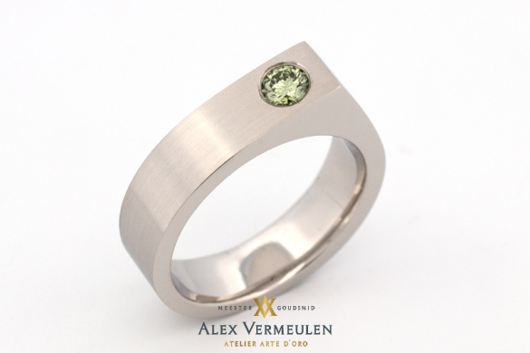 platina-herenring-met-mint-groene-diamant-alex-vermeulen-meestergoudsmid
