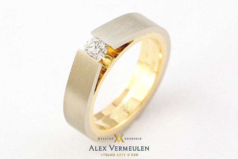 gouden-briljant-ring-trouwring-verwerkt---meestergoudsmid-alex-vermeulen-nijmegen
