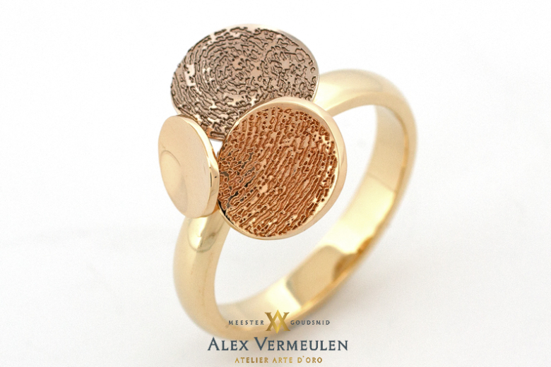 gedenkring-met-vingerprint--alex-vermeulen-meestergoudsmid-nijmegen